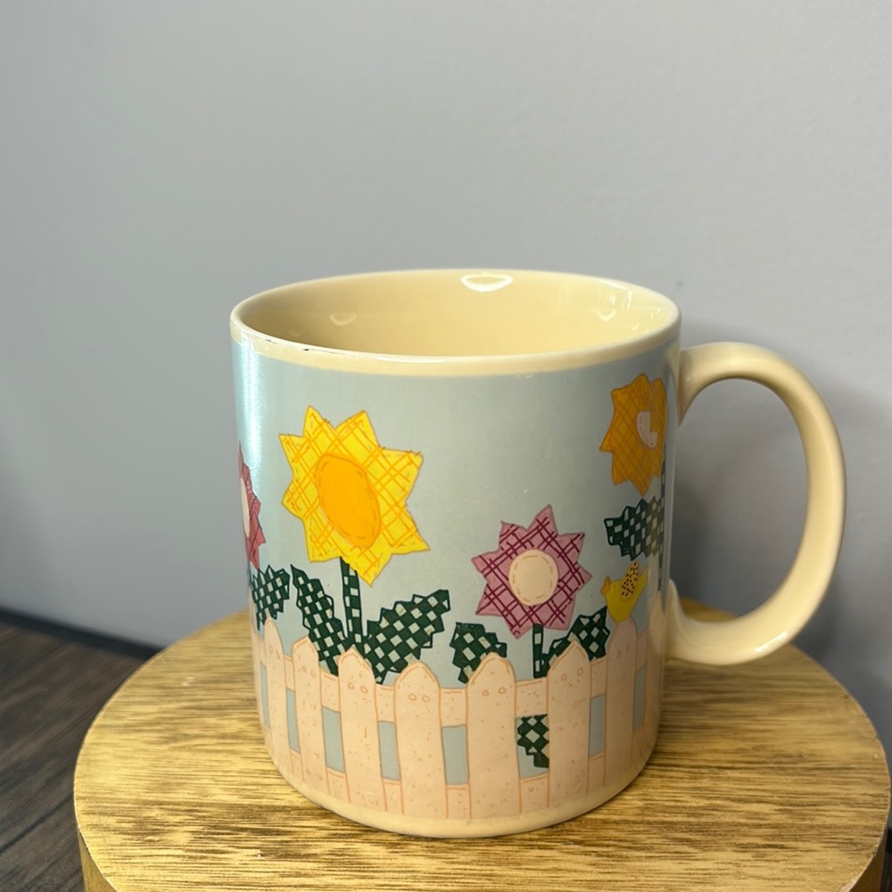 RUSS vintage picket fence flower mug